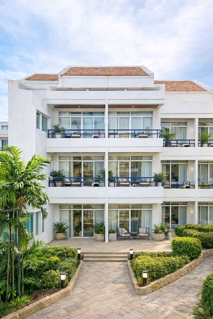 อาคารพาณิชย์ 4 ชั้น 5นอน ท่าเทียบเรือศรีราชา ฮาร์เบอร์ 890ม.  5 น้ำ ใกล้เกาะลอย ศรีราชา 900 ม.โรบินสัน ศรีราชา  24 ตร.ว. 380 ตร.ม. 19,998B-M. ติดทะเล มีท่าเรือ และศาลาพักผ่อนส่วนตัว เหมาะสำหรับพักอาศัย ทำโฮมออฟฟิศ หรือธุรกิจที่พัก  ใกล้ตึกคอม ศรีราชา 1.1 กม. และแหล่งไลฟ์สไตล์ ทำเลอยู่บนถนนสุขุมวิท เดินทางสะดวก เชื่อมต่อแหลมฉบัง บ่อวิน และพัทยาได้ง่าย ใกล้นิคมอุตสาหกรรมหลายแห่ง4story 