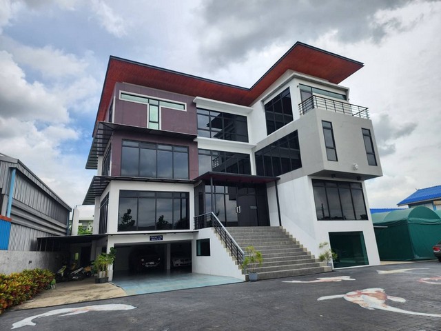 ขายอาคารสำนักงาน 4 ชั้น 296 ตรว. 995 ตรม. ถนนสุขาภิบาล 5 จอดรถกว่า 20 คัน พร้อมลิฟท์ และที่พักด้านน ใกล้ทางด่วน 600 เมตร*** ราคาขาย 36 ล้านบาท (ปรับลดราคาจาก 39 ลบ)  ติดต่อ::  ชยา โทร/ID Line:: 0942823961   Link Line:: https://line.me/ti/p/3xFA1An8Kcรหัส# T26-319  อาคารสำนักงานรวมที่พักอาศัย 4 ชั้น พร้อมลิฟท์ ถนนสุขาภิบาล 5- ขนาดที่ดิน 296 ตารางวา- พื้นที่ใช้สอยรวมประมาณ 995 ตารางเมตร- ห้องพักผู้บริหารชั้น 4 มี 2 ห้องนอน - ห้องน้ำทุกชั้น - 