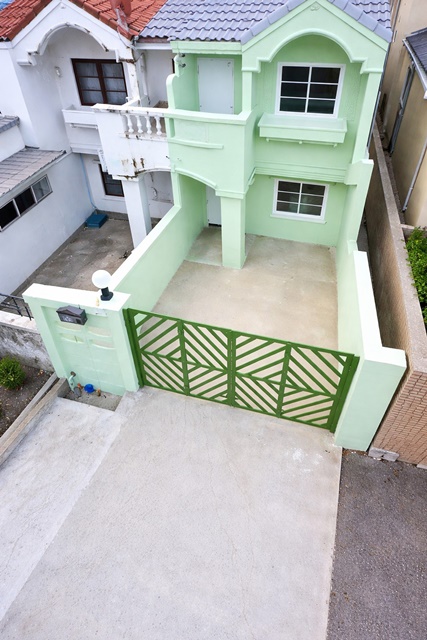 บางใหญ่ซิตี้ ทาวน์เฮาส์ 2 นอน 2 น้ำ ใกล้ MRT ตลาดบางใหญ่ 800 ม. และพื้นที่ใช้สอย 18 ตร.ว. 144 ตร.ม. 7,999 B-M. บ้านหลังหัวมุม รีโนเวทใหม่ทั้งหลัง โครงสร้างแข็งแรง ทำเลติดปากทางเข้าตลาดมิกซ์ บางใหญ่ เดินทางสะดวก ใกล้เซ็นทรัล เวสต์เกต 1 กม.แหล่งชุมชน และศูนย์การค้า ถ.กาญจนาภิเษกBangYai City 2-bed 2-bath townhouse near MRT TalatBangYai 800m. 18sq.wa. 144sq.m. 7,999 B-M corner unit newly renovated strong structure convenient location near the entrance to Mix Bang Yai market close to Central Westgate 1 km. community and shopping centers on Kanchanaphisek Road sui