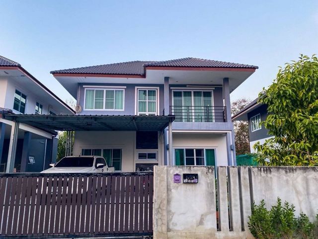 โซนสันทราย ให้เช่า 17,000 บาท/เดือน ขาย 3.49 ล้าน 66 ตรว. 4 นอน 3 น้ำ บ้านเดี่ยว 2 ชั้น แหล่งชุมชน เงียบสงบ #ใกล้หมูกะทะโกโบริ #แม่โจ้ #เฟอร์นิเจอร์ครบ #หิ้วกระเป๋าพร้อมเข้าอยู่ได้เลย ที่ดิน 66 ตรว.พื้นที่ใช้สอยรวม 156 ตรม.4 ห้องนอน 3 ห้องน้ำ1 ห้องโถง 1 ห้องครัวจอดรถได้ 2 คันผ้าม่านทั้งหลังมุ้งลวดทั้งหลังเครื่องปรับอากาศ 1 ห้องนอนใหญ่เครื่องทำน้ำอุ่น 2 ห้องเตาแก๊ส+ฮูดถังเก็บน้ำแล�