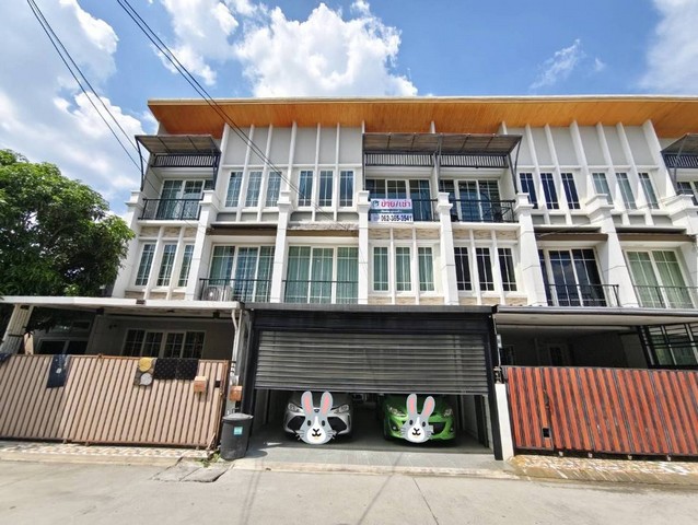 บ้านหายากในโครงการนี้ ปกติไม่ค่อยมีคนปล่อยขาย เพราะ บรรยากาศสงบ เป็นส่วนตัว ไม่แออัด!!!วันนี้มี ทาวน์โฮม 3 ชั้น หลุดมาเพียง 1 หลังเท่านั้น!!!???? โครงการ โกลเด้นทาวน์ 2 ปิ่นเกล้า–จรัญสนิทวงศ์ทำเล ต้นโครงการ เข้า-ออกสะดวกบ้านตกแต่ง สไตล์มินิมอล สวย พร้อมอยู่เฟอร์นิเจอร์ให้เกือบทั้งบ้าน***ราคาเพียง 5,900,000 บาท### ใกล้ รถไฟฟ้าสถานีบางบำหรุ### ใกล้ทางด่วน ศรีรัช–วงแหวนรอบ