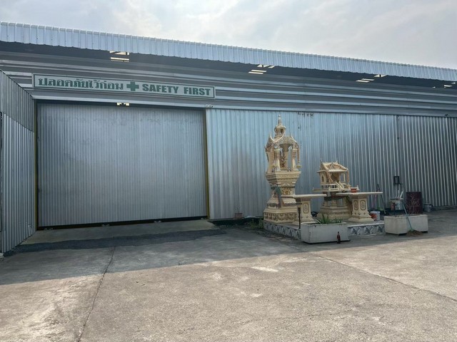 โกดังบ้านบึง-ให้เช่าพิกัด : ตำบลบ้านบึง อำเภอบ้านบึง จังหวัดชลบุรีรหัส TTR 2763- พื้นที่ 1,100 ตรม. / พื้นที่ใช้สอย 1,600+ ตรม.- โครงสร้าง H-Beam ลูกค้าสามารถติดตั้งเครนได้ 5 Ton- พื้นรับน้ำหนัก 3 ตัน/ตรม.- พื้นที่ด้านหน้าโกดังกว้างขวาง จอดรถได้หลายคัน- รถ 4 ล้อตู้ทึบ, 6 ล้อ เข้าออกได้ สถานที่ใกล้เคียง - Lotus BanBueng 1 กิโลเมตร- Makro BanBueng 1.1 กิโลเมตร ให้เช่า ตรม.ละ 130 บาท (132,000 บาท/ เดือน)- ประกัน 3 เดือน, ล่วงหน�