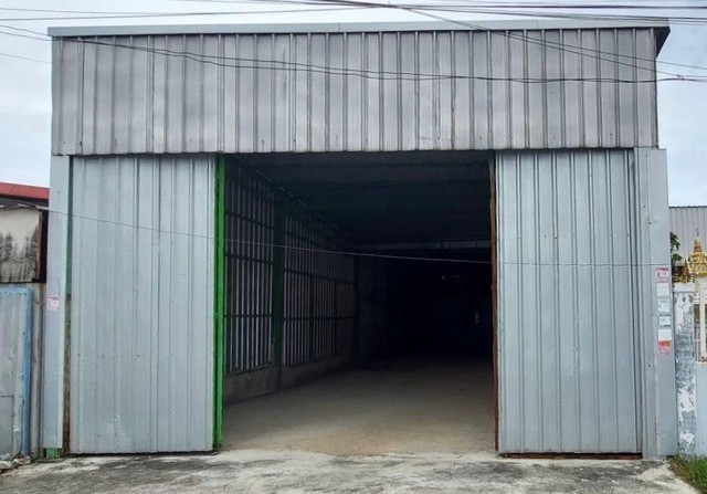 เช่าโกดังอนามัยงามเจริญ 29 แขวงท่าข้าม เขตบางขุนเทียน  กรุงเทพมหานครรหัส TTR 2761โกดังให้เช่า พื้นที่ 200 ตารางเมตร ที่ดิน 50 วา รถใหญ่เข้าออกได้รายละเอียดโกดัง :- พื้นที่ใช้สอย 200 ตารางเมตร 1ห้องน้ำ 1ออฟฟิศ- รถใหญ่เข้าออกสะดวก- ทำเลดี เข้าออกได้หลายทาง ใกล้เซนทรัลพระรามสอง- เข้าทาง ถ.พระรามที่ 2 ซ.โฮมโปรได้- โกดังใกล้เซ็นทรัลพระรามสองให้เช่าเดือนละ 15,000 บาท ประกัน 2 เดือน ล