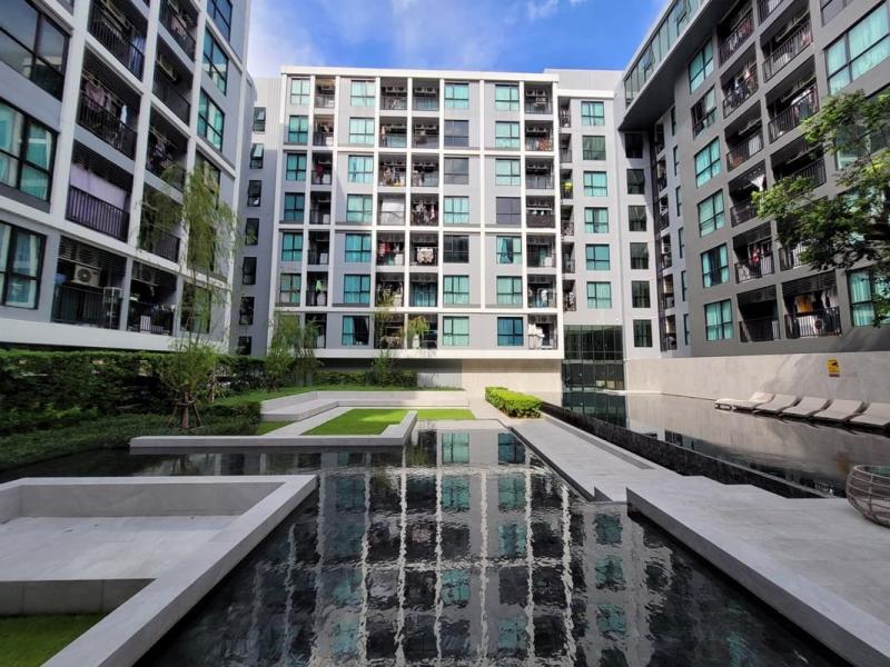   ขาย บ้านเดี่ยว/ทาวน์เฮ้าส์/คอนโด โครงการ  ขาย คอนโด แอทโมช ลาดพร้าว 15   ซอย 15 แยก 1-10 ถนน ลาดพร้าว แขวง จอมพล เขต จตุจักร จังหวัด กรุงเทพมหานคร  ราคาโปรโมชั่น        2,128,000          บาท    ลดจาก    2,618,000          บาท ราคาโปรโมชั่นตั้งแต่วันที่  2 มีนาคม - 31 พฤษภาคม 2569  รายละเอียดทรัพย์  -  พื้นที่ใช้สอย 28.33 ตร.ม.  -  บ้านหันไปทางทิศ ตะวันออก  พิกัดทรัพย์ : https://maps.app.goo.gl/Z2xiUxzYQHQxRxor8  สถานที่ใกล้เคียง   - ศาลอาญา1.00 กม.   - ม�