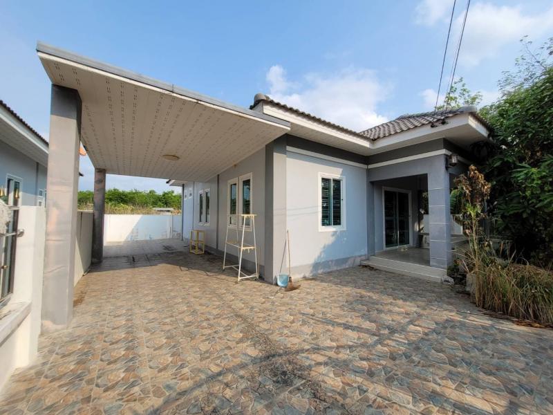   ขาย บ้านเดี่ยว/ทาวน์เฮ้าส์/คอนโด โครงการ  ขาย บ้านเดี่ยว พรรณนี ปลวกแดง  ถนน สายเนินกระบก ตำบล แม่น้ำคู้ อำเภอ ปลวกแดง จังหวัด ระยอง  ราคาโปรโมชั่น   1,934,000   บาท    ลดจาก   2,350,000    บาท ราคาโปรโมชั่นตั้งแต่วันที่  2 มีนาคม - 31 พฤษภาคม 2569  รายละเอียดทรัพย์ -  เนื้อที่ 56.10 ตร.ว.   พื้นที่ใช้สอย 91.00 ตร.ม.  -  บ้านหันไปทางทิศ  ตะวันออกเฉียงเหนือ  พิกัดทรัพย์ :  https://maps.app.goo.gl/fwDL1vysh7noyamp7  สถานที่ใกล้เคียง   -