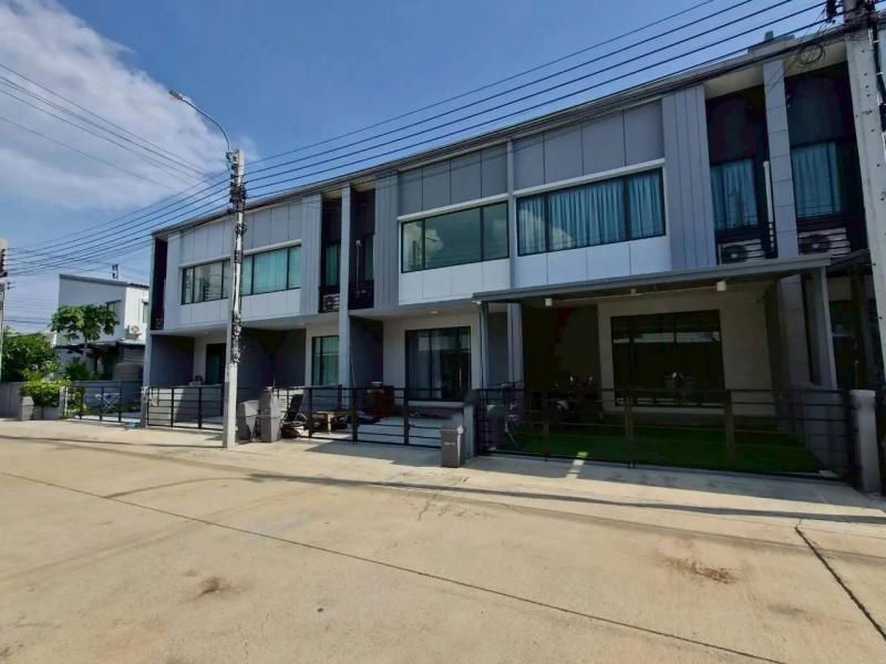  ขาย บ้านเดี่ยว/ทาวน์เฮ้าส์/คอนโด โครงการ ขายทาวน์เฮ้าส์ บ้านพลีโน่ สุขสวัสดิ์-ประชาอุทิศ  ถนน ประชาอุทิศ ตำบล ในคลองบางปลากด อำเภอ พระสมุทรเจดีย์ สมุทรปราการ  ราคาโปรโมชั่น  2,160,000     บาท    ลดจาก  2,350,000   บาท ราคาโปรโมชั่นตั้งแต่วันที่  2 มีนาคม - 31 พฤษภาคม 2569  รายละเอียดทรัพย์ -  เนื้อที่  17.50 ตร.ว.   พื้นที่ใช้สอย 107.00 ตร.ม.  -  1 ที่จอดรถ  -  บ้านหันไปทางทิศ เหนือ  พิกัดทรัพย์ :https://maps.app.goo.gl/2Dd