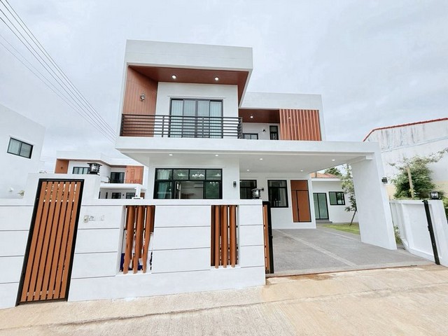 #โซนแม่เหียะ ขาย 8.89 ล้าน #พูลวิลล่าสร้างใหม่ 2 ชั้น #สไตล์โมเดิร์น #อำเภอเมือง #ขายต่ำกว่าราคาประเมิน เดินทางสะดวกทำเลดี ใกล้ตัวเมือง พร้อมของแถมมากมาย ปล่อยทำ #Airbnb ได้เนื้อที่ 95.4 ตารางวา พื้นที่ใช้สอย 280 ตรม. 5 ห้องนอน 6 ห้องน้ำสระว่ายน้ำขนาด 4×8 เมตร2 -4 ที่จอดรถ    ฟรีของแถมหลายรายการฟรีโอนมุ้งลวดทั้งหล้งระบบท่อกำจัดปลวก มิเตอร์น้ำมิเตอร์ไฟชุดเคาน์เตอร์ครัว+ฮู้ดดู�