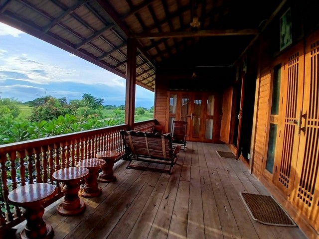 ให้เช่าบ้าน สถานที่ถ่ายทำ ทุกประเภท เช่น หนัง ละคร MV โฆษณา หนังสั้น คอนเท้นท์ และงานทุกประเภท  บ้านไม้ สวยตกแต่งแล้ว บ้านไม้สวยวิวทุ่งนา ย่านไทรน้อยบรรยากาศดีธรราชาติอากาศปลอดโปร่ง เย็นสบาย วิวดี ฟินสุดสุด อยู่แถวไทรน้อย สามารถตกลงและพูดคุยได้ เคยเป็นสถานที่ถ่ายทำหนัง ละคร และอื่นๆ มาก่อน สามารถนำเฟอร์หรืออุปกรณ์ตกแต่งเข้ามาได้สนใจ โทร/line :  0855608433                 096882