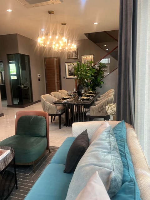 PP477 ขาย ให้เช่า บ้านเดี่ยว 3 ชั้น โครงการ เดอะ เจนทริ สุขุมวิท 101 The Gentry Sukhumvit 101 ตกแต่งสวยพร้อมเข้าอยู่ขายราคาพิเศษ 37,900,000 บาท (จาก 39.9 ล้านบาท)ราคาเช่า 1 ปี 250,000 บาท/เดือนราคาเช่า 2 ปี 230,000 บาท/เดือนติดต่อ คุณช่อผกา โทร 0616198565 LINE 0616198565สำรอง LINE 0812523279 ส่งลิ้งก์ไว้ได้เลย-ขายบ้านเดี่ยว 3 ชั้น โครงการ เดอะ เจนทริ สุขุมวิท 101 The Gentry Sukhumvit 101ตกแต่งสไตล์ Minimal-THE GENTRY SUKHUMVIT บ้านสมัยใหม่ของคนเมือง-Prime Location ใกล้ศูนย์กา�