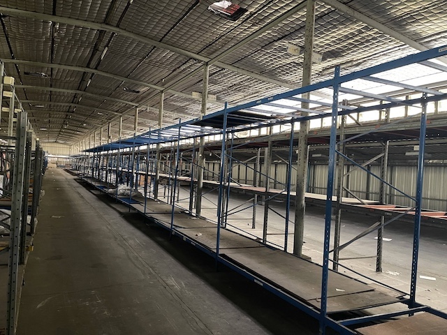 BST1039 ให้เช่าที่ดิน ศรีนครินทร์ 40 ใกล้ซีคอนสแควร์ หน้ากว้าง 26 เมตร เหมาะทำโชว์รูม Community Mallติดต่อ Agent คุณบัว (Bua)Tel: 093-646-4597 LINE ID: Bua093 ราคาเช่า 250,000 บาทต่อเดือนให้เช่าที่ดินทำเลทอง ศรีนครินทร์ 40 แขวงหนองบอน เขตประเวศ กรุงเทพฯ ที่ดินถมแล้ว พร้อมใช้งาน ติดถนน หน้ากว้าง 26 เมตร เหมาะทำโชว์รูม คอมมูนิตี้มอลล์ โกดังสินค้า หรือธุรกิจเชิงพาณิชย์ใจกลางเมืองเนื้อที่ 975 ตารางวา หรือเกือบ 