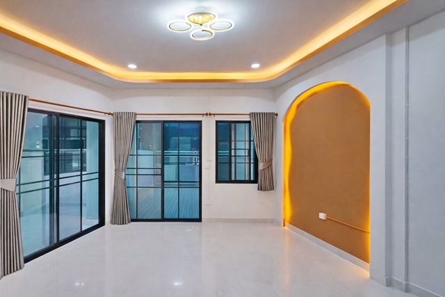 โรงเรียนเศรษฐบุตร สินแพทย์เสรีรักษ์ ทาวน์เฮาส์ 2นอน 2-3A/C 2น้ำ หลังมุม รีโนเวทใหม่ ใกล้ MRT สายสีชมพู 300 ม. รามอินทรา115–12 ใกล้ตลาดมีนบุรี 800ม.15,499-17,999 B-M เนื้อที่ 26 ตร.ว. พื้นที่ใช้สอย 210 ตร.ม. ทำเลรามอินทรา เหมาะอยู่อาศัยหรือทำออฟฟิศขนาดเล็ก เดินทางสะดวก เชื่อมต่อหลายเส้นทาง แหล่งชุมชนครบครันSetthabut Sch. Sinpat seereerak .2 Bed 2-3A/C 2 Bath Newly Renovated Corner Townhouse Near MRT Pink Line Ramintra 115–121 300m Close to Min Buri Market 800m Land Area 26 sq.wa Usable Area 210 sq.m Located in Ramintra Area Suitabl