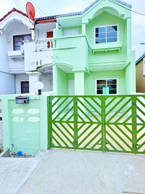 บางใหญ่ซิตี้ ทาวน์เฮาส์ ใกล้ MRT ตลาดบางใหญ่ 800 ม. 18 ตร.ว. 144 ตร.ม.2 นอน 2 น้ำ  8,499 B-M. บ้านหลังหัวมุม รีโนเวทใหม่ทั้งหลัง โครงสร้างแข็งแรง ทำเลติดปากทางเข้าตลาดมิกซ์ บางใหญ่ เดินทางสะดวก ใกล้เซ็นทรัล เวสต์เกต 1 กม.แหล่งชุมชน และศูนย์การค้า ถ.กาญจนาภิเษกnear MRT TalatBangYai 800m. 18sq.wa. 144sq.m. BangYai City 2-bed 2-bath townhouse 8,499 B-M corner unit newly renovated strong structure convenient location near the entrance to Mix Bang Yai market close to Central Westgate 1 km. community and shopping centers on Kanchanaphisek Road suitable for livingถ.กาญจนาภิเ�