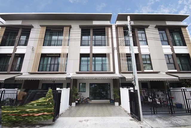 กัลปพฤกษ์  MRT บางแค 1.44กม. ทาวน์เฮาส์หลังมุม 3 ชั้น เฟอร์ครบ! ซ. กำนันแม้น  3 นอน 3 น้ำ ใกล้ ซีคอนบางแค ขนาด 16.5 ตร.ว. พื้นที่ใช้สอย 190 ตร.ม. 22,498 B-M. ทำเลกำนันแม้น บางหว้า บ้านรีโนเวทใหม่ เฟอร์ฯครบ เหมาะอยู่อาศัย โฮมออฟฟิศ ใกล้เดอะมอลล์ บางแค 1.9 กม.และแหล่งไลฟ์สไตล์ เดินทางสะดวก เชื่อมต่อถนนหลักหลายสาย ใกล้BTS บางหว้าKanlapaphruek MRT BangKhae 1.44m. 3story corner townhouse Fully FUr Soi KamnanMaen  3bed 3bath near Seacon Bang Khae 16.5 sq.wa. 190 sq.m. 22,498B-M  newly renovated house with