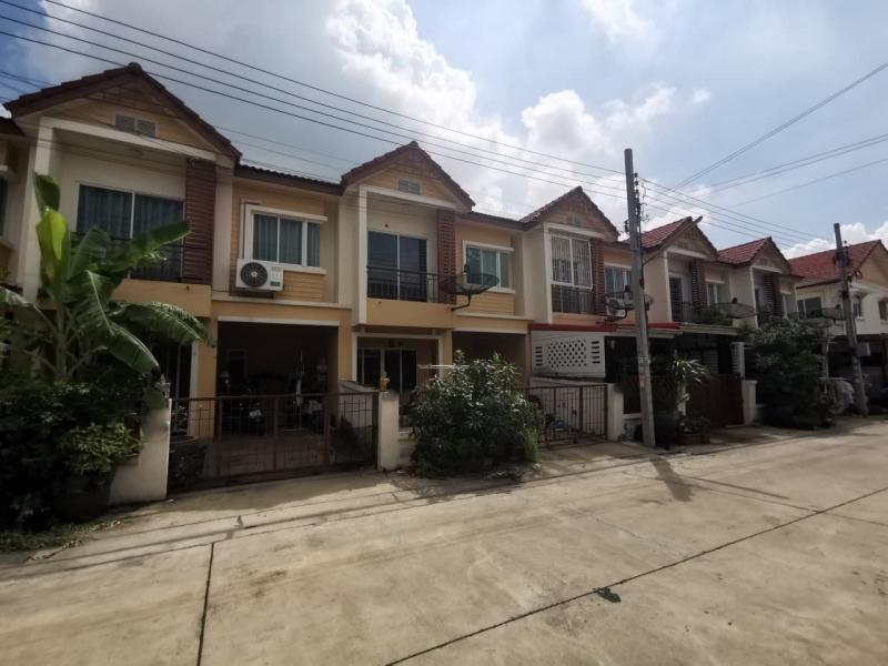   ขาย บ้านเดี่ยว/ทาวน์เฮ้าส์/คอนโด โครงการ  ขาย  ทาวน์เฮ้าส์ ลาดกระบัง  ถนน ประชาพัฒนา แขวง ทับยาว เขต ลาดกระบัง กรุงเทพมหานคร  ราคาโปรโมชั่น   1,874,000   บาท    ลดจาก   2,000,000   บาท ราคาโปรโมชั่นตั้งแต่วันที่  2 มีนาคม - 31 พฤษภาคม 2569  รายละเอียดทรัพย์ -  เนื้อที่ 20.00 ตร.ว.   พื้นที่ใช้สอย 116.75 ตร.ม. -  ที่จอดรถ  -  บ้านหันไปทางทิศ ใต้  พิกัดทรัพย์ :  https://maps.app.goo.gl/4CNsx9YXAFxma1gr9  สถานที่ใกล้เคียง   - สถาบันเทคโนโล