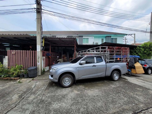   ขาย บ้านเดี่ยว/ทาวน์เฮ้าส์/คอนโด โครงการ  ทาวน์เฮ้าส์ พฤกษา 78  ถนน เลียบคลองลำกอไผ่ แขวง ลำปลาทิว เขต ลาดกระบัง จังหวัด กรุงเทพมหานคร  ราคาโปรโมชั่น  1,562,000   บาท    ลดจาก  1,936,000 บาท ราคาโปรโมชั่นตั้งแต่วันที่  2 มีนาคม - 31 พฤษภาคม 2569  รายละเอียดทรัพย์  -  เนื้อที่ 22.60 ตร.ว. พื้นที่ใช้สอย 100.00 ตร.ม.  -  บ้านหันไปทางทิศ ตะวันตกเฉียงเหนือ  พิกัดทรัพย์ : https://maps.app.goo.gl/yhK2rY2NkcLk6aY59  สถานที่ใกล้เคียง   -  โ�