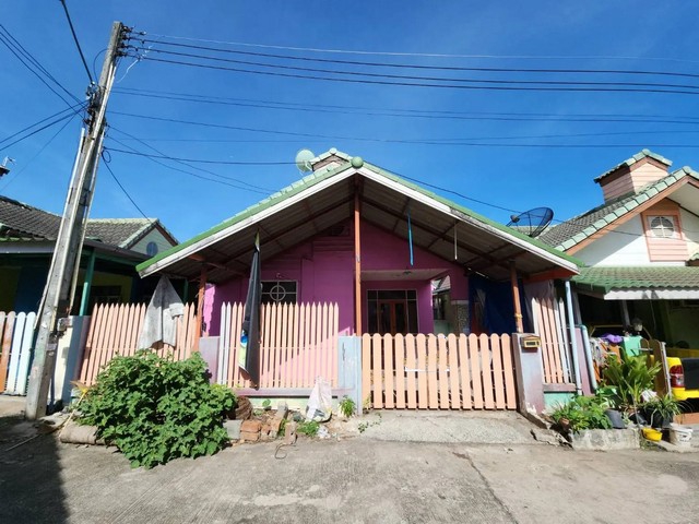   ขาย บ้านเดี่ยว/ทาวน์เฮ้าส์/คอนโด โครงการ เพิ่มทรัพย์ ศรีราชา ถนน หนองคล้าใหม่ ตำบล บึง อำเภอ ศรีราชา จังหวัด ชลบุรี  ราคาโปรโมชั่น   1,565,000  บาท    ลดจาก  1,760,000 บาท ราคาโปรโมชั่นตั้งแต่วันที่  2 มีนาคม - 31 พฤษภาคม 2569  รายละเอียดทรัพย์  -  เนื้อที่  31.50 ตร.ว.  พื้นที่ใช้สอย 80.50 ตร.ม.  -  บ้านหันไปทางทิศ ตะวันตก  พิกัดทรัพย์ : https://maps.app.goo.gl/J8LjD7PrqRdp4Ey89  สถานที่ใกล้เคียง   -  โรงพยาบาลห้วยยอด - วิทยาลัยก�