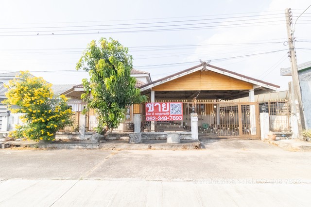 M 0418 ขาย บ้าน ม.สุภาพงศ์ 2 ชั้นเดียว คลองเจ็ด ลำลูกกา ราคาไม่แพง  รายละเอียด·       บ้านเดี่ยว ชั้นเดียว เนื้อที่ 56 ตารางวา  พื้นที่ใช้สอย ประมาณ 83 ตารางเมตร·       สภาพบ้านต้องรีโนเวทใหม่ก่อนเข้าอยู่·       3 นอน 2 น้ำ  2 จอดรถ ·       หันหน้าทิศใต้ แดดไม่ร้อน เย็นสบาย·       พื้นปูแกรนิตโต้ / ปั๊มพ์น้ำแท็งก์น้ำ·       ถนนหน้าหมู่บ้าน 4 เลน·       ค่าส่วนกลาง 500 บาท/เดือน ·       ค่าธรรมเนียมการโอน และ�