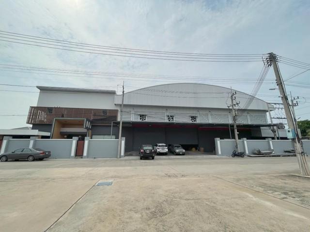 ขายโกดังเนื้อที่3ไร่ 4600 ตร.ม.พร้อมสำนักงาน2ชั้น และบ้านเดี่ยว ซอยเจ็ดศอก นาดี สมุทรสาครเหมาะทำศูนย์กระจายสินค้า โรงงานขนาดกลาง หรือธุรกิจที่ต้องการสำนักงานและที่พักในพื้นที่เดียวกันราคาขาย 65,000,000 บาทที่ตั้ง ถนนเศรษฐกิจ 1 ซอยเจ็ดศอก ตำบลนาดี อำเภอเมืองสมุทรสาคร สมุทรสาคร 74000ติดต่อ : คุณภัสพงณ์ 0634098164Line : binkem22https://www.facebook.com/profile.php?id=61581484955548เนื้อที่ 3 ไร่ พื้นที่ใช้สอย 4,600 ตารางเม�