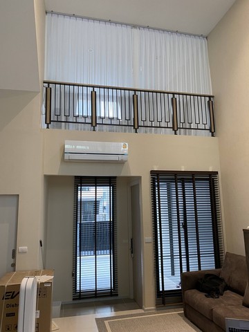 RTJ2192ให้เช่าทาวโฮม  3.5 ชั้น ย่านอ่อนนุช-พัฒนาการ ใกล้ทองหล่อ ใกล้รถไฟฟ้า BTS สถานีอ่อนนุช เพียง 3.3 กิโลเมตรโครงการ เอสทารา ฮาเว่น พัฒนาการ 20พื้นที่ใช้สอย 200-220 ตารางเมตร ขนาด 3 ห้องนอน 4 ห้องน้ำ จอดรถได้ 2 คัน contact : คุณเจี๊ยบ 092-851-6969Line : Keti2522**พร้อมอยู่ พฤษภาคม2569**ราคาเช่า 52,000 บาท/เดือน แขวงสวนหลวง เขตสวนหลวง กรุงเทพมหานคร 10250สภาพบ้านยังใหม่มี built in ต่อเติมครัว และส่วนอื่นนิดหน่อย มีการ�