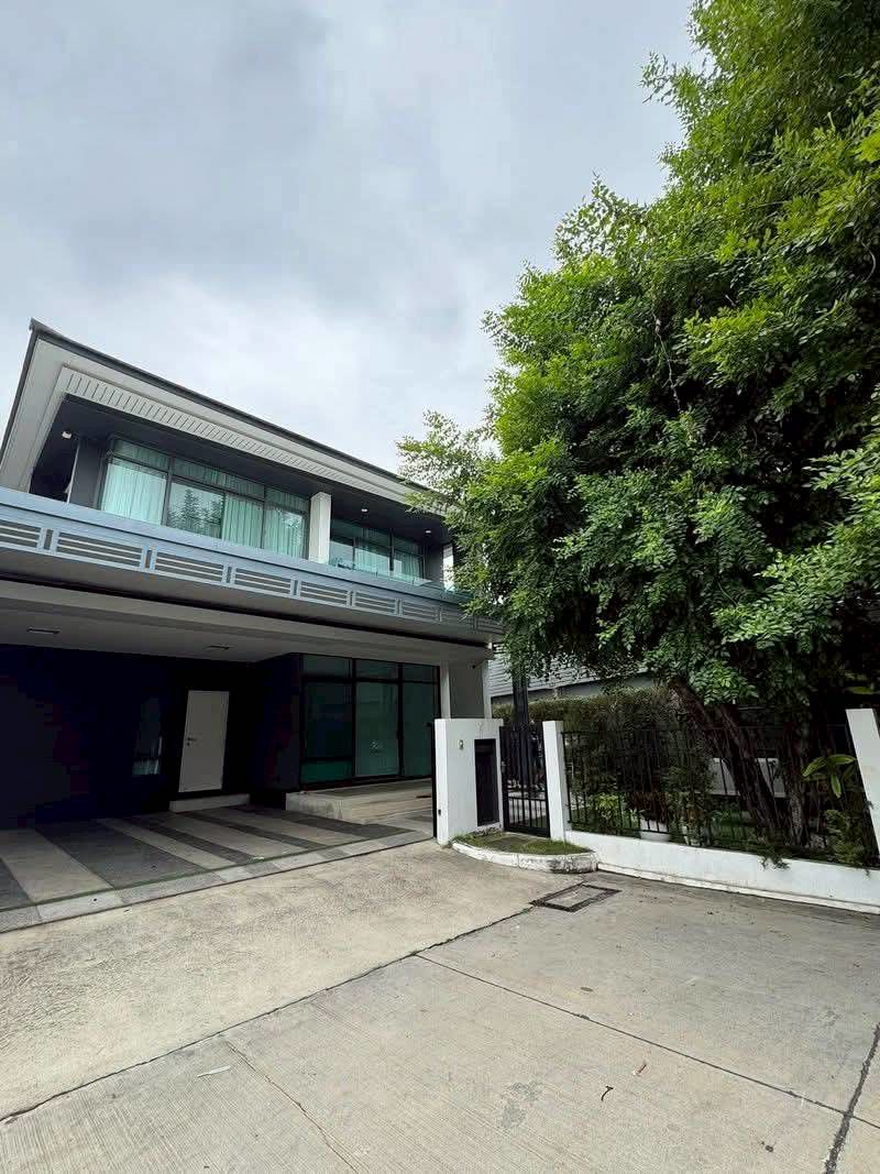 ขายบ้านเดี่ยว 2ชั้น เศรษฐสิริ กรุงเทพกรีฑา Setthasiri Krungthep Kreetha ใกล้ Brighton College ราคาดีทำเลดี ติดต่อผึ้งรติ 0619419639 ที่ตั้ง : แขวงหัวหมาก บางกะปิ กรุงเทพมหานคร 10240ขนาดพื้นที่ : 70 ตร.วขนาดพื้นที่ใช้สอย : 200 ตรม.รายละเอียดบ้านเดี่ยว 2ชั้น หลังมุม-4 ห้องนอน-3 ห้องน้ำ-1 ห้องครัว-1 ห้องนั่งเล่น-2 ที่จอดรถ-ต่อเติมห้องแม่บ้านข้างหลังพร้อมห้องน้ำ-เฟอร์นิเจอร์บิ้วอินครบสิ่งอำนวยความสะดวกในโครง�