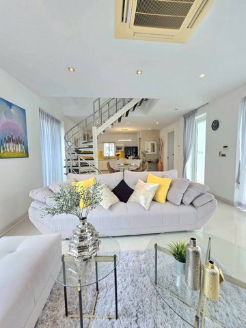 ขายพูลวิลล่าหรูใกล้หาดจอมเทียน จอมเทียนฝั่งทะเล พัทยา ชลบุรีรหัส TTR 2769▪︎ขนาด 104ตรว.▪︎4ห้องนอน4ห้องน้ำ▪︎สระระบบเกลือ ขนาด4×10▪︎จอดรถ1คัน▪︎ครัวยุโรปในบ้าน▪︎ครัวไทยนอกบ้าน▪︎มีม่านน้ำตก▪︎มีเครื่องล้างจาน▪︎มีชั้นดาดฟ้าชมวิว▪︎ใกล้หาดจอมเทียน1.5กม.▪︎การเดินทางสะดวกราคา19,900,000 ค่าโอน 50/50 สนใจติดต่อ คุณต๋อย   086 - 5427078ID:LINE 0865427078