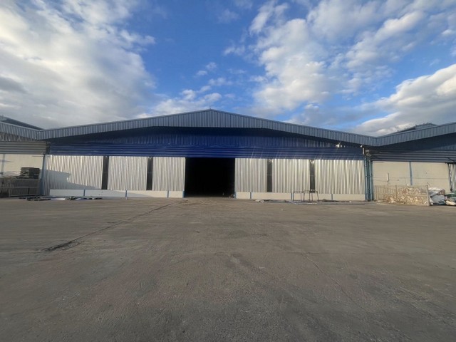 ให้เช่าโรงงานทําเลดี พื้นที่ผังสีเหลือง ขอใบอนุญาติ รง ได้  มาบไผ่ บ้านบึง พิกัดชลบุรีรหัส TTR 2767- พื้นที่อาคารโรงงาน 3,500 ตรม- ห้องนอน 5, ห้องนํ้า 2 ออฟฟิศ 3- คอนกรีตรองรับนํ้าหนัก 10 ต้น/ต.ร.ม- ไฟฟ้า 3 เฟส หม้องเเปลง 500 KVA- ระบบนํ้า ระบบไฟ ระบบโทรศัพท์ Wifi ท่อระบายนํ้า พร้อมใช้งานเข้าอยู่ พื้นคอนกรีตรอบโรงงาน( น้ำไม่ท่วม )- โครงสร้างเหล็ก H บีมทั้งหลัง สามารถติดตั้งเครนได้ ระยะ�