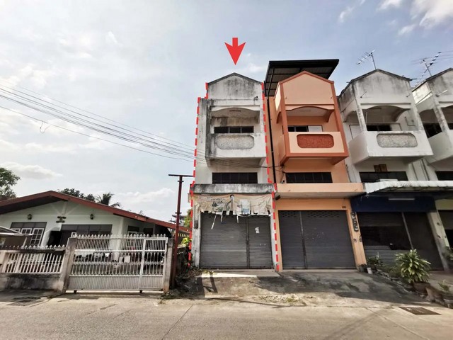   ขาย บ้านเดี่ยว/ทาวน์เฮ้าส์/คอนโด โครงการ อาคารพาณิชย์ 2 ชั้น ตำบล ในเมือง เมืองนครราชสีมา ถนน สืบศิริ ตำบล ในเมือง อำเภอ เมืองนครราชสีมา จังหวัด นครราชสีมา  ราคาโปรโมชั่น  1,508,000    บาท    ลดจาก  1,608,000    บาท ราคาโปรโมชั่นตั้งแต่วันที่  2 มีนาคม - 31 พฤษภาคม 2569  รายละเอียดทรัพย์ -  เนื้อที่  21.00 ตร.ว. พื้นที่ใช้สอย 195.00 ตร.ม.  พิกัดทรัพย์ : https://maps.app.goo.gl/LXtac8cjc3S3zC4o8  สถานที่ใกล้เคียง   -  ตลาดหนองไผ่ล้