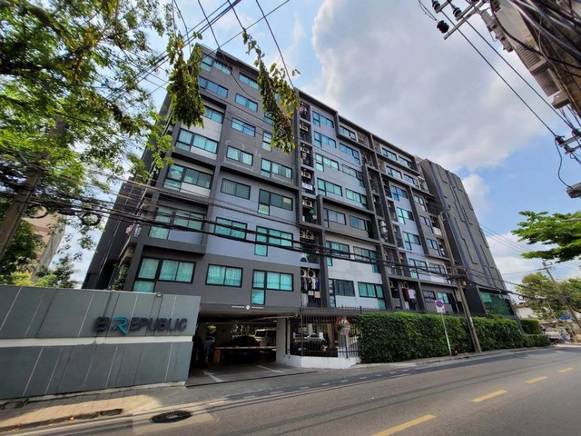   ขาย บ้านเดี่ยว/ทาวน์เฮ้าส์/คอนโด โครงการ บี รีพลับบลิค สุขุมวิท 101/1ถนน สุขุมวิท แขวง บางจาก เขต พระโขนง จังหวัด กรุงเทพมหานคร  ราคาโปรโมชั่น   1,516,000   บาท    ลดจาก   2,035,000   บาท ราคาโปรโมชั่นตั้งแต่วันที่  2 มีนาคม - 31 พฤษภาคม 2569  รายละเอียดทรัพย์ - พื้นที่ใช้สอย 30.87 ตร.ม.  พิกัดทรัพย์ : https://maps.app.goo.gl/sfCZUZp2Q3GySs9W9  สถานที่ใกล้เคียง   -  พาราไดซ์ พาร์ค -  โรงพยาบาลสินแพทย์ ศรีนครินทร์ -  ซีคอนสแควร์​ �