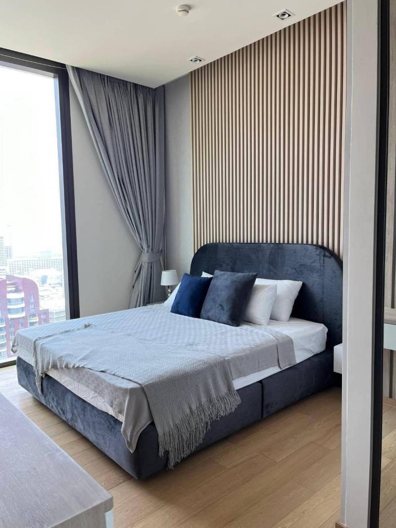 28 Chidlom Clean Comfortable Quiet 22nd Floor BTS Chidlom***Property Sales/Rental Services and Consultation Available. Contact Us Anytime.***For more details, photos, or to schedule a viewing, contact Ekachai (Aui):T. 089-799-5598Line ID: @auiauiaui001 (Add @ at the beginning)2 Bedrooms, 2 BathroomsSize: 72 sq m, 22nd FloorClean, beautifully decorated, ready to move in.Details--------------------------------------------------------------Rental Price: 90,000 THB/month--------------------------------------------------------------*Nearby Landmarks (Information from Google Map)1. Central Embassy Shopping Mall2. Central Chidlom Shopping Mall3. BTS Ploenchit4. BTS Chidlom5. All Seasons Tower--------------------------------------------------------------Rental Conditions1-year lease agreement1 month advance rent, 2 months security deposit.