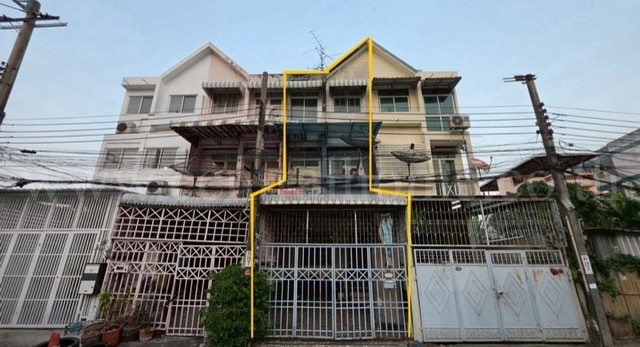 รหัสทรัพย์ N0966ทาวน์เฮ้าส์ 3 ชั้น สุขุมวิท 103 (อุดมสุข 21) เชื่อมวชิรธรรมสาธิต 18 ทำเลทอง ใกล้ BTS อุดมสุข ราคาถูกที่ตั้ง&nbsp;:&nbsp;ซอยวชิรธรรมสาธิต 18 แขวงบางนาเหนือ เขตบางนา กรุงเทพมหานคร 10260รายละเอียดทรัพย์- ทาวน์เฮ้าส์ 3 ชั้น เนื้อที่ดิน 19 ตารางวา พื้นที่ใช้สอย 156 ตารางเมตร- 4 ห้องนอน, 3 ห้องน้ำ, 1 ห้องนั่งเล่น, 1 ห้องรับแขก, 1 ห้องครัว, 1 ที่จอดรถ-&nbsp;แอร์ 5 เครื่อง, เครื่องทำน้ำอุ่น 2 เครื
