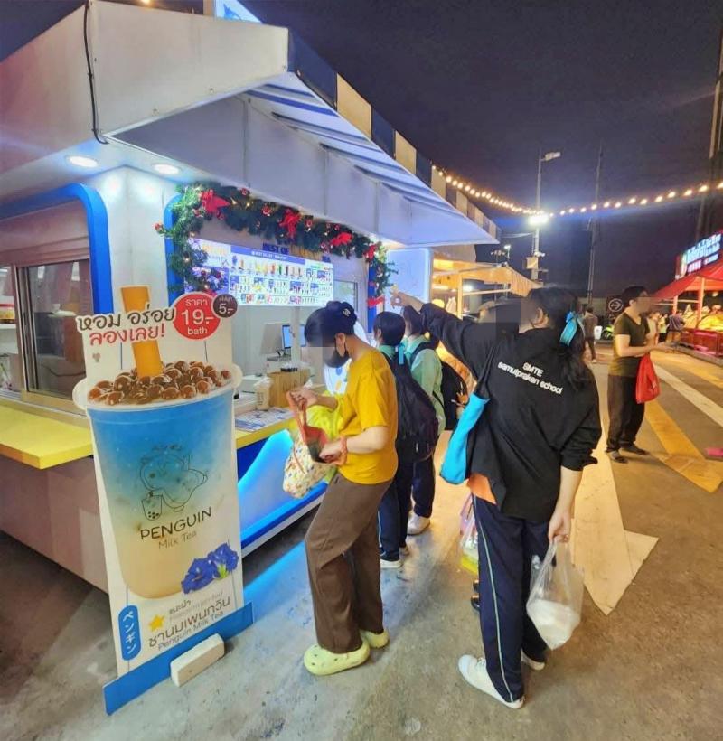 สนใจติดต่อโทร 084-644-4675ID Line : chan_ltxเซ้งร้านชานมด่วน 99,000 บ #ร้านมีกำไร #หน้าโรบินสัน #สมุทรปราการ&nbsp; ในตลาด The Moonlight- ร้านอยู่ใกล้โรงเรียน&nbsp; ติดสถานีรถไฟฟ้า- ตอนเย็นๆนักเรียนนักศึกษามาเยอะมาก&nbsp;#พร้อมแฟรนไชชานมเพนกวินมูลค่า 199,900 บ #สามารถเช็คยอดขายได้- ชื่อตลาด The Moonlight- ตลาด Night Market- ตลาดเปิด 15.00-21.30- แต่สามารถให้ตั้งขายได้ตั้งแต่เช้า- มีสูตรชงชาให้พร้อมสามารถดำเนินกิจการต่อได้เลย- ร�