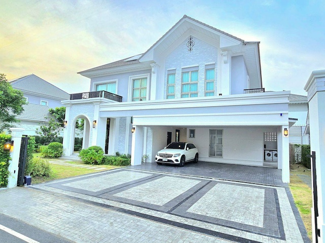 BH3927 ขายหรือให้เช่าบ้านเดี่ยวหรู Perfect Masterpiece สุขุมวิท 77 ใกล้สนามบินสุวรรณภูมิ บ้านใหม่แต่งครบ พร้อมเข้าอยู่รายละเอียดทรัพย์บ้านเดี่ยวระดับลักซ์ชัวรีในโครงการ Perfect Masterpiece สุขุมวิท 77 ทำเลศักยภาพใกล้สนามบินสุวรรณภูมิและย่านลาดกระบัง บ้านใหม่ไม่เคยมีผู้อยู่อาศัย ตกแต่งบิวท์อินทั้งหลังด้วยวัสดุพรีเมียม เฟอร์นิเจอร์และเครื่องใช้ไฟฟ้าใหม่ทั้งหมด สภาพบ้านสวยกว่�