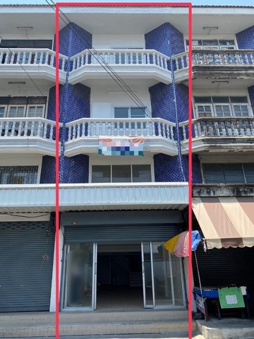 ขายอาคารพาณิชย์ 3.5 ชั้น เหมาะสำหรับอยู่อาศัย ทำโกดัง ร้านค้า ออฟฟิศ ทำธุรกิจทำเลค้าขาย ใกล้แหล่งชุมชน เข้าออกสะดวก เข้า - ออก ได้หลายทาง...ขายอาคารพาณิชย์ 3.5 ชั้น ขนาด 14.40 ตรว.  พิกัด ซอยสุขสวัสดิ์ 78  ถนนสุขสวัสดิ์ ตำบลบางจาก อำเภอพระประแดง จังหวัดสมุทรปราการhttps://maps.app.goo.gl/kPfBGY8FAcLEAobP7.เชื่อมต่อใจกลางเมืองได้หลายเส้นทางใกล้ถนนวงแหวนอุตสาหกรรม, สะพานภูมิพล 1-2 ที่เชื่อมพระราม