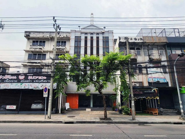   ขาย สำนักงาน อ่อนนุช 52 เขตสวนหลวง กรุงเทพฯ ราคาโปรโมชั่น ลดพิเศษ  ถนน อ่อนนุช (สุขุมวิท 77) แขวง สวนหลวง เขต สวนหลวง จังหวัด กรุงเทพมหานคร  ราคาโปรโมชั่น  16,438,000  บาท    ลดจาก  18,720,000  บาท ราคาโปรโมชั่นตั้งแต่วันที่  2 มีนาคม - 31 พฤษภาคม 2569  รายละเอียดทรัพย์ -  เนื้อที่ 59.00 ตร.ว.   พื้นที่ใช้สอย  740.40 ตร.ม. -  บ้านหันไปทางทิศ ตะวันตกเฉียงเหนือ  พิกัดทรัพย์ : https://maps.app.goo.gl/ohDW7wTk1d4ByfQW7  สถานที่ใกล้เคียง  