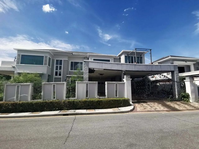   ขายบ้านเดี่ยว โครงการ  เพอร์เฟค มาสเตอร์พีซ รามคำแหง  เขตมีนบุรี กรุงเทพฯ   ถนน รามคำแหง ซอย 174 แขวง มีนบุรี เขต มีนบุรี จังหวัด กรุงเทพมหานคร  ราคาโปรโมชั่น  16,918,000   บาท    ลดจาก  18,800,000  บาท ราคาโปรโมชั่นตั้งแต่วันที่  2 มีนาคม - 31 พฤษภาคม 2569  รายละเอียดทรัพย์ -  เนื้อที่ 156.50 ตร.ว.   พื้นที่ใช้สอย 592.25 ตร.ม. -  5 ห้องนอน 6 ห้องน้ำ   -  ที่จอดรถ 4 คัน -  บ้านหันไปทางทิศ ตะวันตกเฉียงใต้  พิกัดทรัพ