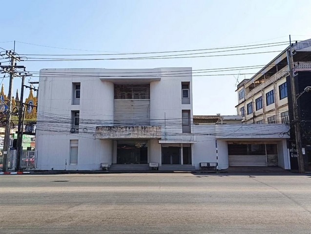   ขายสำนักงาน สกลนคร ถนน สุขเกษม  ราคาโปรโมชั่น ลดพิเศษ  ถนน/ซอย ตำบล อำเภอ จังหวัด  ราคาโปรโมชั่น  17,518,000   บาท    ลดจาก  21,295,000   บาท ราคาโปรโมชั่นตั้งแต่วันที่  2 มีนาคม - 31 พฤษภาคม 2569  รายละเอียดทรัพย์ -  เนื้อที่ 134.80 ตร.ว.  พื้นที่ใช้สอย  1293.47 ตร.ม. -  บ้านหันไปทางทิศ ตะวันตกเฉียงเหนือ  พิกัดทรัพย์ : https://maps.app.goo.gl/QyFUvb4jNzbcuJNk6  สถานที่ใกล้เคียง   -  โรงพยาบาลสกลนคร  3.70 กม. -  วัดป่าสุทธาวาส  1.20 กม. -  บิ๊กซี �