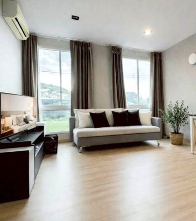 ขาย 1.99 ล้านบาท* วันพลัส คำเที่ยง (One Plus Kham Tieng)โซนคำเที่ยง – ใกล้เมืองเชียงใหม่.โอกาสสำหรับนักลงทุนปล่อยเช่าได้ประมาณ 8,500 – 9,000 บาท / เดือนYield ดี มีผู้เช่าช่วยผ่อนทุกเดือนทำเลปล่อยเช่าง่าย ใกล้โรงพยาบาลและแหล่งชุมชนราคาพิเศษ 1.99 ล้านบาทเฉพาะผู้ที่ พร้อมโอนภายในมีนาคม 2569 เท่านั้น!.รายละเอียดห้อง• ห้องมุม ชั้น 2• ขนาด 38 ตารางเมตร• 1 ห้องนอน | 1 ห้องน้ำ• ห้องนั่งเล่น• โซนครัว• 