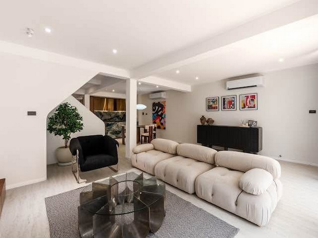 ATJ132ขายทาวโฮม2ชั้นตกแต่งพร้อมอยู่  ใกล้บีทีเอสเซนหลุยส์ ใกล้โรงเรียนกรุงเทพคริสเตียนวิทยาลัยเนื้อที่  26 ตร.ว .พื้นที่ใช้สอยภายใน 205 ตร.ม . 3 ห้องนอน · 3 ห้องน้ำcontact : คุณเจี๊ยบ 092-851-6969Line : Keti2522ราคาขาย 13,900,000 บาท ซ. จันทน์ 24 แขวงทุ่งวัดดอน เขตสาทร กรุงเทพมหานคร 10120ขายบ้าน townhome รีโนเวทใหม่ตกแต่งพร้อมเข้าอยู่3ห้องนอน 3 ห้องน้ำ เหมาะกับซื้ออยู่เองหรือลงทุนทำบ้านเช้า ใกล้ BTS Saint Louis 2 km ใกล้�