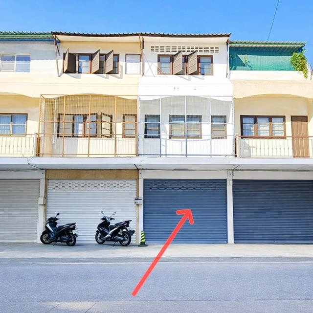 ไทวัสดุ ศรีนครินทร์ 680ม.ใกล้เทศบาลบางเมือง 200 ม.อาคารพาณิชย์ 3ชั้น 3นอน 20 ตร.ว. 240 ตร.ม. 9,998B-M. BTS โรงเรียนนายเรือ 1.5 กม.2 น้ำ ทำเลบางเมือง เหมาะค้าขาย พักอาศัย หรือทำธุรกิจ ใกล้แหล่งชุมชน รร.สตรีสมุทรปราการ 1.8 กม. เดินทางสะดวก เชื่อมต่อถนนศรีนครินทร์ สุขุมวิทสายเก่า BTS แพรกษา และใกล้ย่านตลาดปากน้ำThai Watsadu Srinakarin 680m. 3 story building BTS Royal Thai Naval 1.5km. with 3 bed 2 bath near Bang Muang Municipality 200 m. and 240 sq.m. usable area 9,998B-M. Prime location in Bang Muang ideal for retail residen