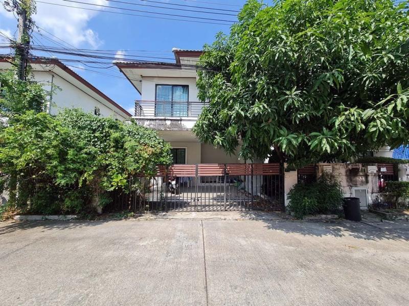  ขาย บ้านเดี่ยว/ทาวน์เฮ้าส์/คอนโด โครงการ  ขาย บ้านแฝด บ้านฟ้าปิยรมย์ พรีเมียร์พาร์ค เฟส 10 ลำลูกกา  ถนน ลำลูกกา ตำบล บึงคำพร้อย อำเภอ ลำลูกกา จังหวัด ปทุมธานี  ราคาโปรโมชั่น  1,828,000    บาท    ลดจาก  2,430,000     บาท ราคาโปรโมชั่นตั้งแต่วันที่  2 มีนาคม - 31 พฤษภาคม 2569  รายละเอียดทรัพย์ -  เนื้อที่ 38.10 ตร.ว.   พื้นที่ใช้สอย 157.00 ตร.ม. -  บ้านหันไปทางทิศ ใต้  พิกัดทรัพย์ : https://maps.app.goo.gl/KMi6NH5vnndHuwjSA  สถานที่ใกล�