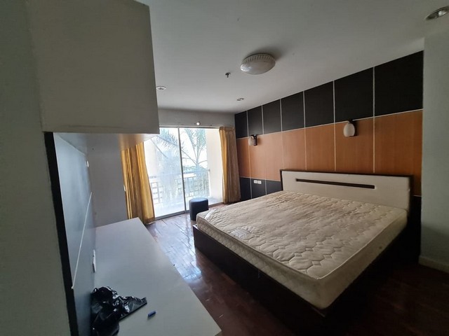  รหัสทรัพย์ (Code ID) :  PTT-26-B12103  ราคา  1,743,000 บาท (ราคาต่อรองได้) ▸ เนื้อที่  - ตารางวา พื้นที่ใช้สอย 68.06 ตารางเมตร   ▸ 2 ห้องนอน 1 ห้องน้ำ    ▸ 1 ที่จอดรถ   คอนโดหันไปทางทิศ   พิกัดทรัพย์ :  https://maps.app.goo.gl/9NEGhAgXP5Q6ztbe7  สถานที่ใกล้เคียง ▸ใกล้โฮมโปร ประชาชื่น ▸ใกล้พันธุ์ทิพย์ แอท งามวงศ์วาน ▸ใกล้เดอะมอลล์ ไลฟ์สโตร์ งามวงศ์วาน ▸ใกล้มหาวิทยาลัยธุรกิจบัณทิตย์  สอบถามเพิ่มเติม / นัดชม โทร. 097-419-5982(พลอย) โทร. 096-932