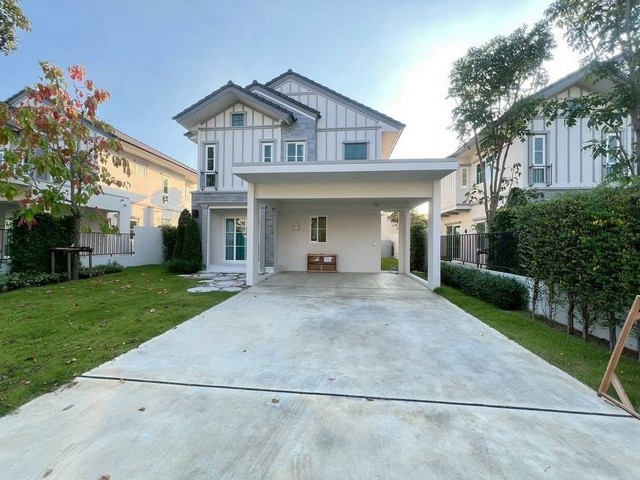 LV53432 ให้เช่า ทาวน์โฮมและบ้านเดี่ยว Villaggio 3 ศรีนครินทร์-บางนา บรรยากาศใหม่ Camping Ville ทำเลต้นบางนา ใกล้ MEGA บางนาราคาเช่า : 75,000 บาท/เดือน พร้อมเข้าอยู่ (เซ็นสัญญาเช่าเดือนนี้เท่านั้น สัญญา 1 ปี (ประกัน 2 เดือน + ล่วงหน้า 1 เดือน))ที่ตั้ง : ถ.เลียบคลองหลวงแพ่ง ต.บางแก้ว อ.บางพลี จ.สมุทรปราการ 10540ชื่อโครงการ : วิลลาจจิโอ 3 ศรีนครินทร์-บางนา Villaggio 3 Srinakarin-Bangnaรายละเอียด :- บ้านเดี่ยวพื้นที่ใช้สอย 1