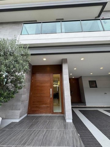 LV53429 ให้เช่า บ้าน The City Bangna บ้านขนาดใหญ่รองTOPโครงการ แปลงมุมถนนเมนติดห้างเมกาบางนาราคาเช่า  :  200,000 ( มีรับระยะสั้นคุยราคาอีกที)  ที่ตั้ง : ทางคู่ขนาน ถนนบางนา-ตราด ตำบล บางพลีใหญ่ อำเภอบางพลี สมุทรปราการ 10540ชื่อโครงการ : The City บางนา พูลวิลล่ารายละเอียด : - บ้านแปลงหัวมุม ถนนเมน- ขนาดพื้นที่ใช้สอย 351 ตร.ม. - ขนาดที่ดิน 78 ตร.ว. - 5 ห้องนอน 5 ห้องน้ำ - 1 ห้องแม่บ้าน+ห้องน้ำแม่บ้าน- 1 ห้องพระ