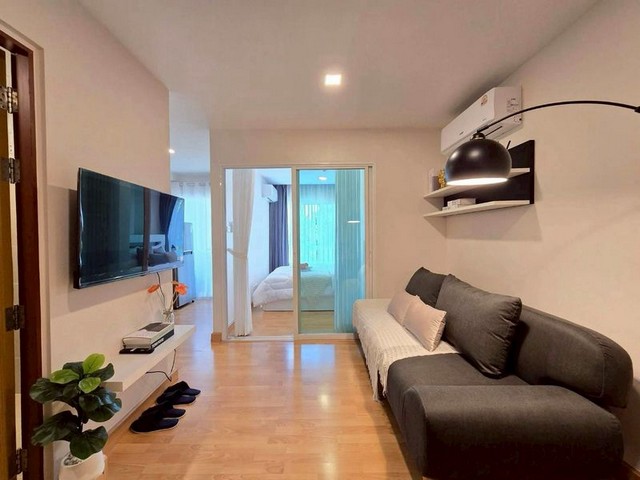 ขายเพียง 1.89 ล้าน 30.73 ตรม. #Casa Condo #ช้างเผือก #ถ.โชตนา #วิวดอยสุเทพ #พร้อมเฟอร์นิเจอร์ + เครื่องใช้ไฟฟ้าครบ #หิ้วกระเป๋าเข้าอยู่ได้ทันทีอาคาร B | ชั้น 4ขนาด 30.73 ตร.ม.พร้อมเฟอร์นิเจอร์ + เครื่องใช้ไฟฟ้าครบ เข้าอยู่ได้ทันทีของแถมฟรีในห้อง:• แอร์ 2 ตัว• ตู้เย็น• ทีวี• เครื่องซักผ้า• ไมโครเวฟ• กาต้มน้ำ• เครื่องปิ้งขนมปัง• เตาไฟฟ้า• เฟอร์นิเจอร์ตามภาพค่าส่วนกลางเพียง 40 บาท/ตร.ม.�