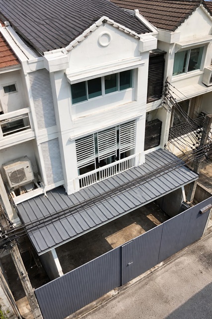 ใกล้ BTS ทองหล่อ 700 ม.เอ็มควอเทียร์ 1 กม.ทาวน์โฮม 3 ชั้น 3 นอน 4 น้ำ 200 ตร.ม. 17 ตร.ว. 64,998 B-M.บ้านรีโนเวทใหม่สไตล์โมเดิร์น ทำเลสุขุมวิท ใจกลางทองหล่อ เหมาะอยู่อาศัย หรือโฮมออฟฟิศ ใกล้รร.นานาชาติ บางกอกเพรพ 1.3 กม.แหล่งไลฟ์สไตล์ ร้านอาหาร และคาเฟ่ทองหล่อ เดินทางสะดวก เชื่อมต่อถนนสุขุมวิท พระราม 4 และทางด่วนEmQuartier 1 km. near BTS Thonglor 700m.3 story townhome 3bed 4bath  200 sq.m usable area 17 sq.wa. Rent 64,998 B-M.Newly renovated modern house in Sukhumvit Thonglor area Suitable for residence or hom