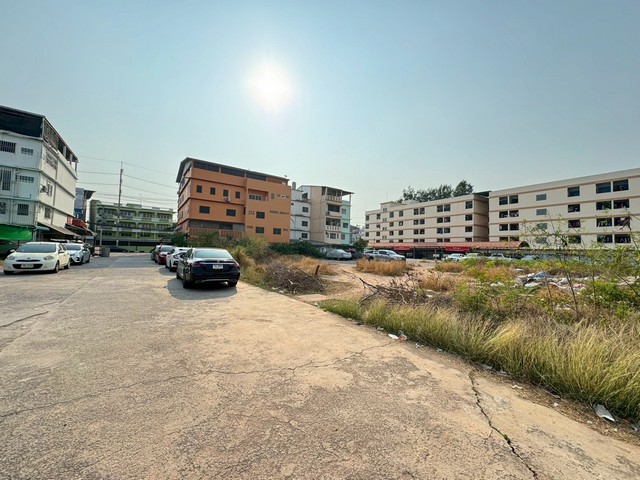 รหัสทรัพย์ : 6764 (มีผู้เช่าแล้ว)บ้านแฝด อณาสิริ รามคำแหง บิวท์อินทั้งหลัง ขายพร้อมผู้เช่า&nbsp;ที่ตั้ง&nbsp;:&nbsp;แขวงคลองสองต้นนุ่น เขตลาดกระบัง กรุงเทพมหานคร 10520รายละเอียดทรัพย์- บ้านแฝด&nbsp;2&nbsp;ชั้น ขนาดพื้นที่ดิน 35.6&nbsp;ตารางวา พื้นที่ใช้สอย 148&nbsp;ตารางเมตร- 3&nbsp;ห้องนอน, 3&nbsp;ห้องน้ำ, 1 ห้องนั่งเล่น, 1&nbsp;ห้องห้องครัว, 2 ที่จอดรถ- แอร์ 4&nbsp;เครื่อง, ปั๊มน้ำ+แทงค์น้ำ 1 ชุด, ผ้าม่าน, บิวท์อินเฟ�