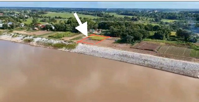  ขายที่ดินริมโขง 144 ตรว. บ้านหมากก่อง ต.บ้านเดื่อ อ.เมือง จ.หนองคาย   มีไฟฟ้าใกล้ที่ดิน 135 เมตร ขอขยายเขตได้ฟรี 140 เมตร ,น้ำประปามีหน้าที่ดิน   ทำรังวัด ปักหมุด มีเสาปูนปักบอกตรงที่มีหมุด   ขับรถ 17 นาที จากในเมืองถึงที่ดิน  หลังที่ดินมีพนังกั้นน้ำโขง อนาคตเร็วๆนี้ ปีนี้ เทกำลังจะทำถนนคอนกรีตติดริมโขงหลังที่ดินด้วยค่ะ   หน้าที่ดินในโฉนด มีถนนสาธารณะ ใกล้ถนนคอนกรี�