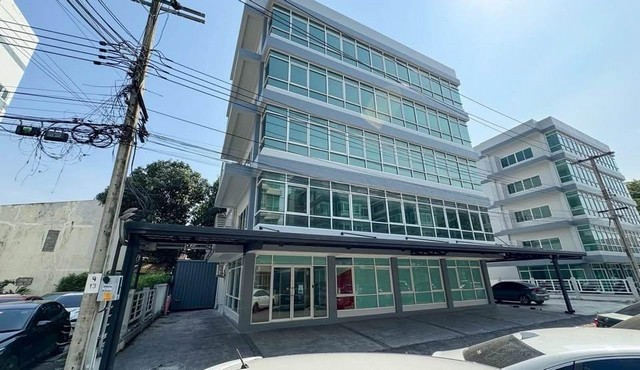 ให้เช่าอาคารออฟฟิศ 5 ชั้น ซอยนวลจันทร์ 27 ย่านเลียบด่วนเอกมัย-รามอินทรา ใกล้รถไฟฟ้าสายสีชมพูราคาขาย 33,000,000 บาท  ( โอนคนละครึ่ง )ราคาเช่า 150,000 บาท / เดือน ( สัญญาขั้นต่ำ 3 ปี ประกัน 3 เดือน ล่วงหน้า 1 เดือน )ที่ตั้ง ถนนนวลจันทร์ ซอยนวลจันทร์ 27 แขวงนวลจันทร์ เขตบึงกุ่ม กรุงเทพมหานคร 10230ติดต่อ : คุณภัสพงณ์ 0634098164Line : binkem22https://www.facebook.com/profile.php?id=61581484955548เนื้อที่ 109 ตารางวา พื้นที่ใช้สอยประมาณ 765 ตาร�