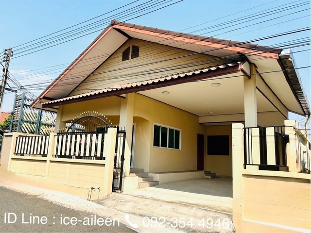 ขายบ้านเดี่ยวชั้นเดียว มือสอง รีโนเวทใหม่ ม.สามัคคี 5 สัตหีบ จ.ชลบุรีเงียบสงบ พื้นที่ใช้สอยเยอะ ฟรีค่าส่วนกลางตลอดชีพเหมาะอยู่อาศัย ปล่อยเช่า หรือเก็งกำไรในอนาคต พิกัด : หมู่บ้านสามัคคี 5 ถนนสุขุมวิท ต.พูลตาหลวง อ.สัตหีบ จ.ชลบุรี* ขนาดที่ดิน      60 ตร.ว.* พื้นที่ใช้สอย 200 ตร.ม.* หน้ากว้าง 12 ม. ลึก 19 ม. ราคาขาย 2,490,000 บาท* ค่าธรรมเนียมการโอน 50/50รายละเอียดภายในบ้าน* 2 ห้องนอน* 2 ห้อ�