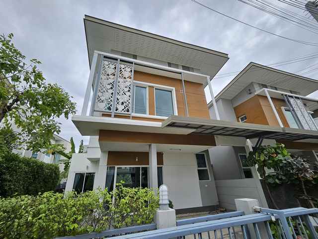 ขายบ้านแฝด Le Neo Prime แพรกษา เทพารักษ์ 40.1 ตร.ว. 4 ห้องนอน เฟอร์นิเจอร์ครบ พร้อมอยู่ ราคา 4,390,000 บาทรายละเอียดทรัพย์บ้านแฝดหรู โครงการ Le Neo Prime แพรกษา เทพารักษ์เนื้อที่ 40.1 ตารางวาพื้นที่ใช้สอย 147 ตารางเมตร4 ห้องนอน3 ห้องน้ำ2 ที่จอดรถในร่มบ้านหันหน้าทิศเหนือ อากาศถ่ายเทดี รับลมและแสงธรรมชาติเฟอร์นิเจอร์และบิ้วอินภายในบ้านเคาน์เตอร์ครัวบิ้วอิน พร้อมเตาแก๊ส เครื่องดูดควัน �